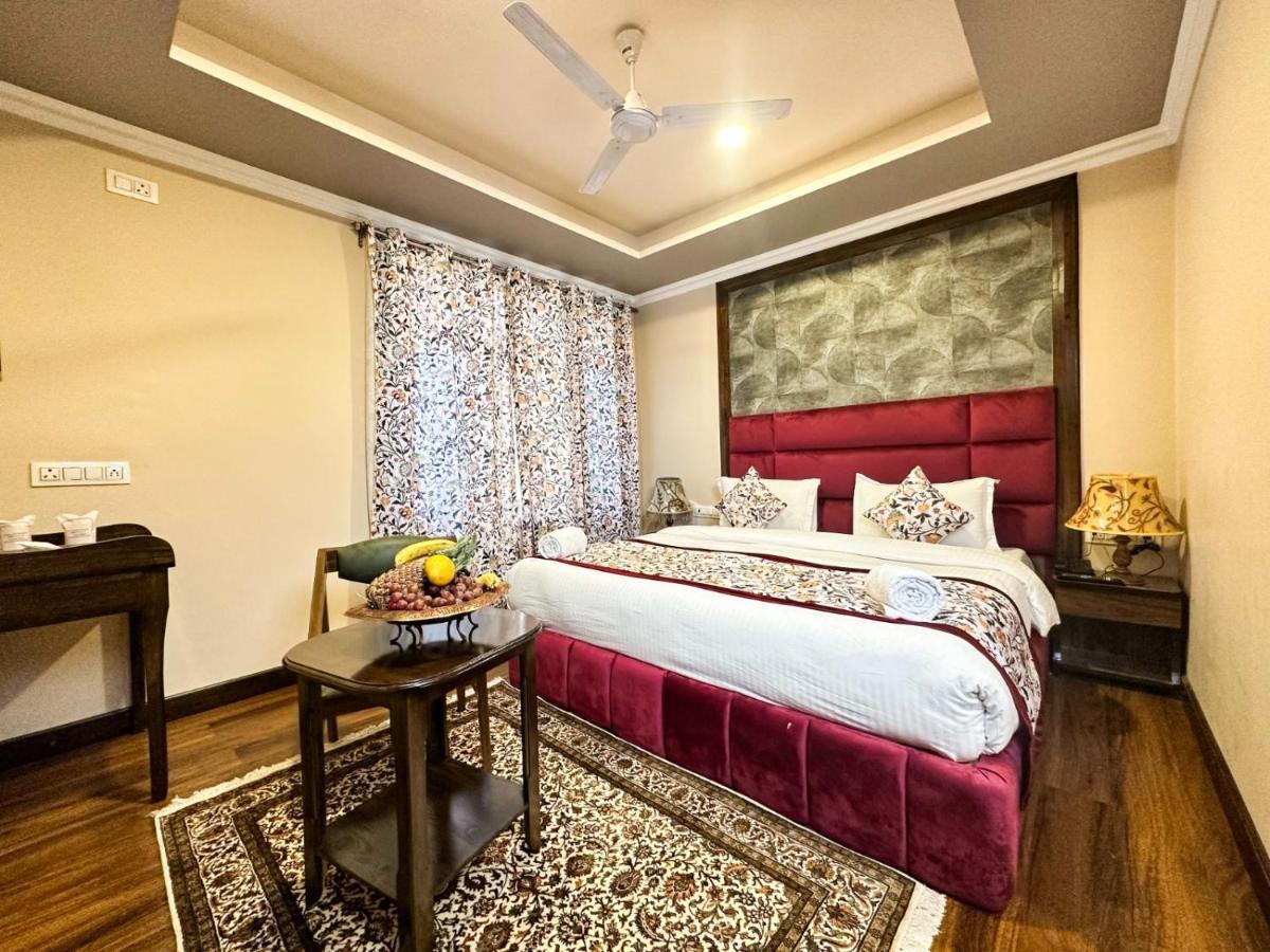 Srinagar Group Of Hotels Exterior photo