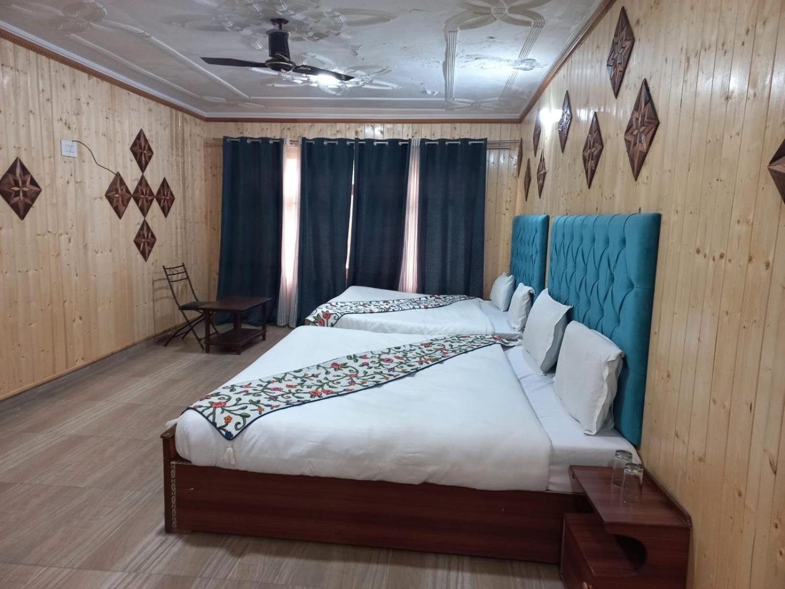 Srinagar Group Of Hotels Exterior photo