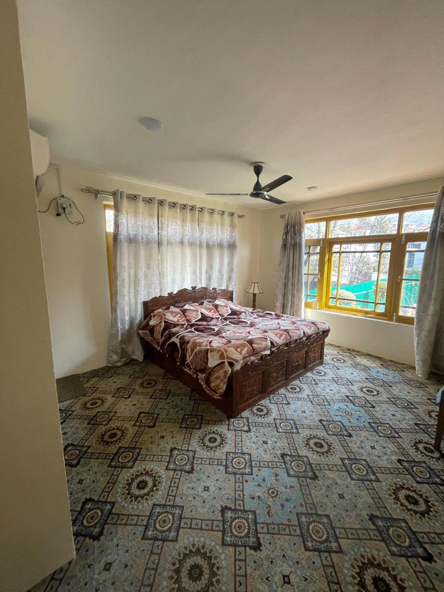 Srinagar Group Of Hotels Exterior photo