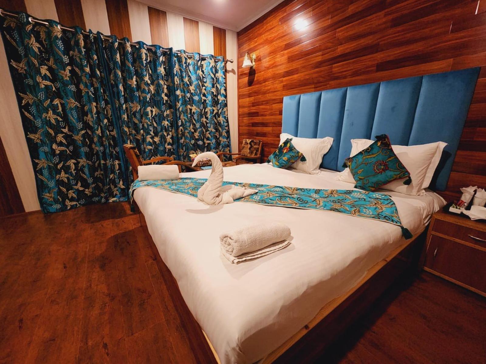 Srinagar Group Of Hotels Exterior photo