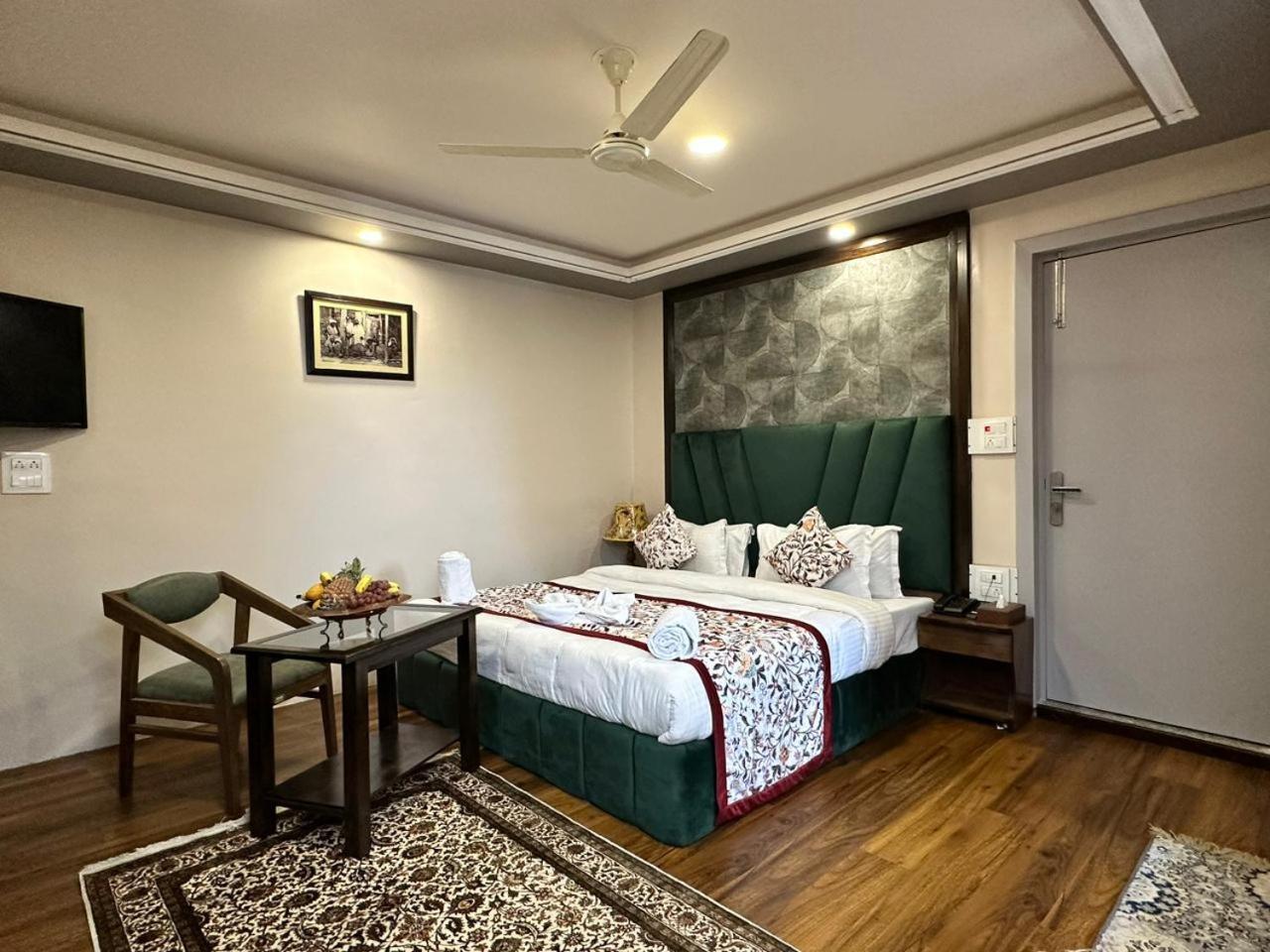 Srinagar Group Of Hotels Exterior photo