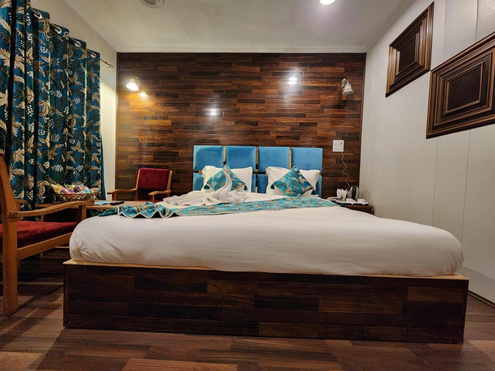 Srinagar Group Of Hotels Exterior photo