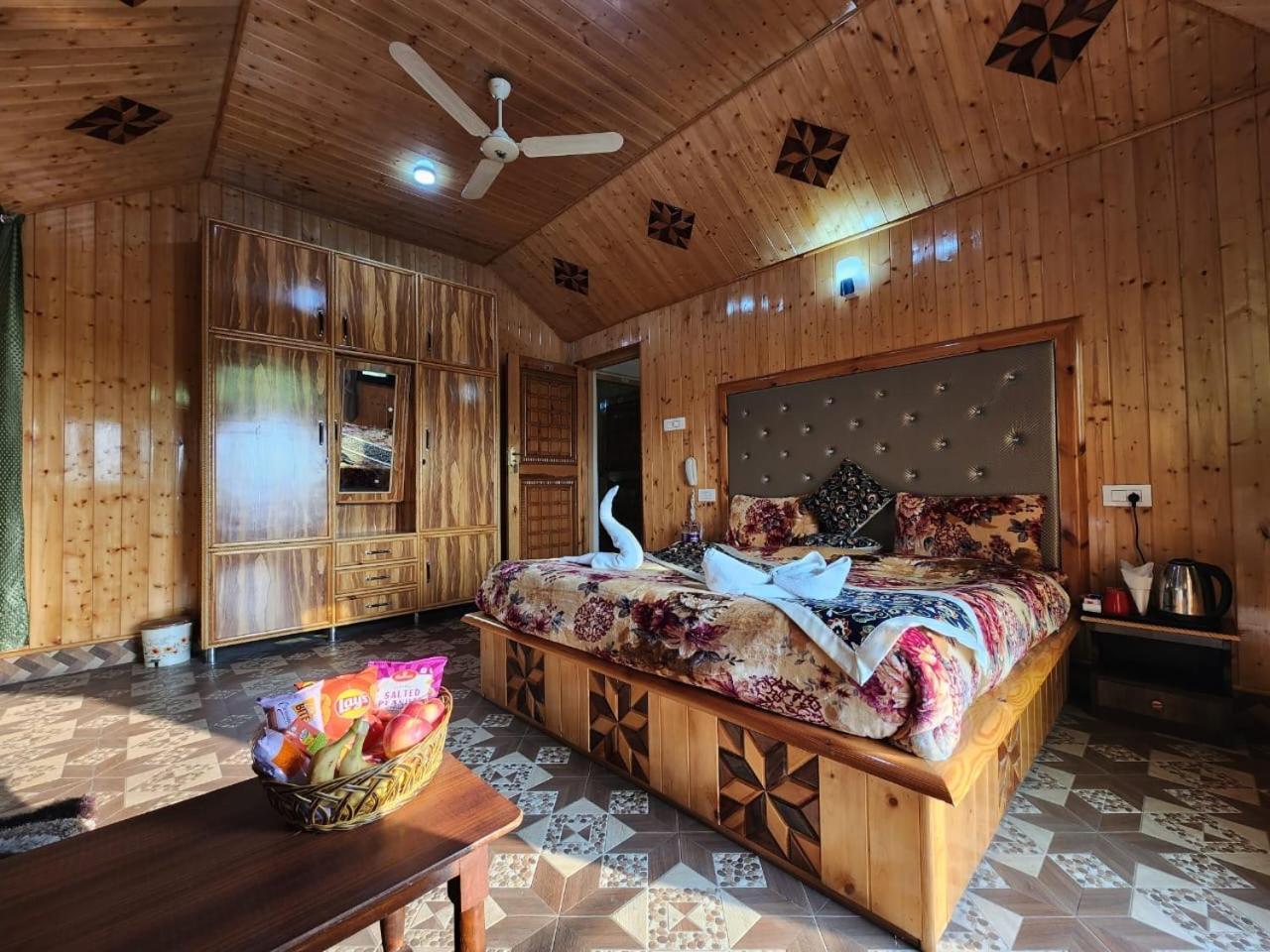 Srinagar Group Of Hotels Exterior photo