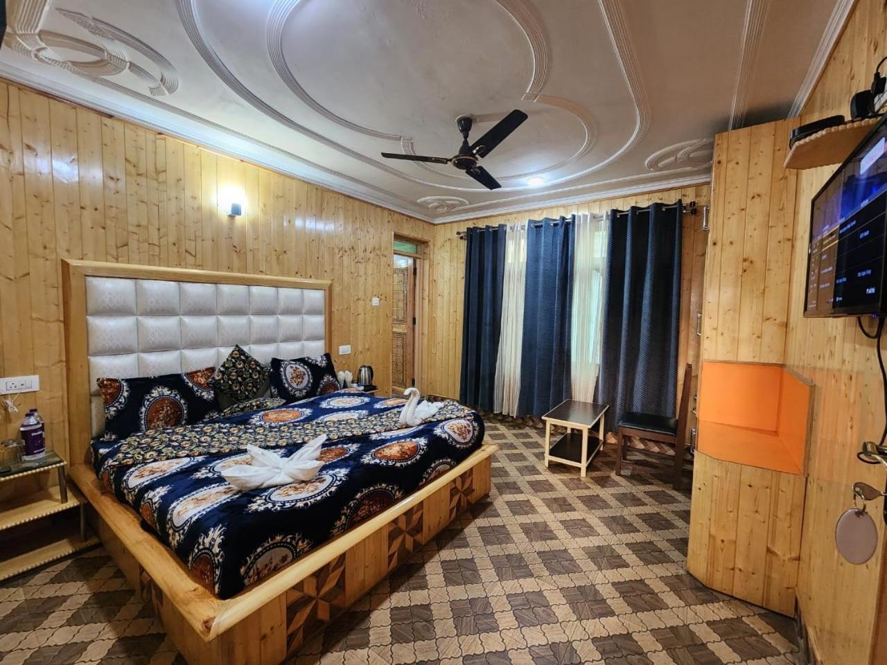 Srinagar Group Of Hotels Exterior photo