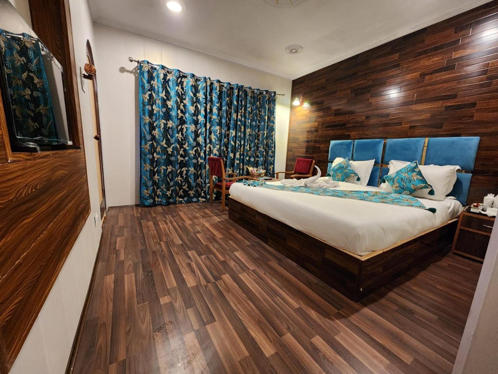 Srinagar Group Of Hotels Exterior photo