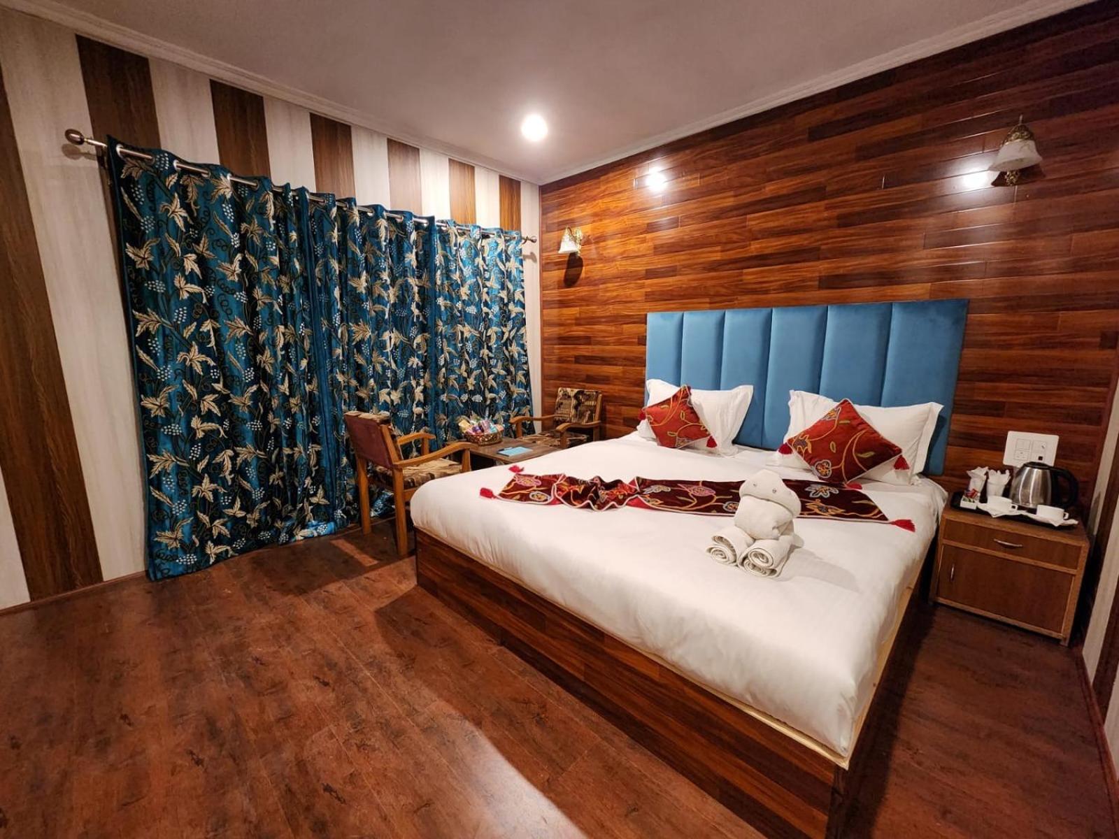 Srinagar Group Of Hotels Exterior photo