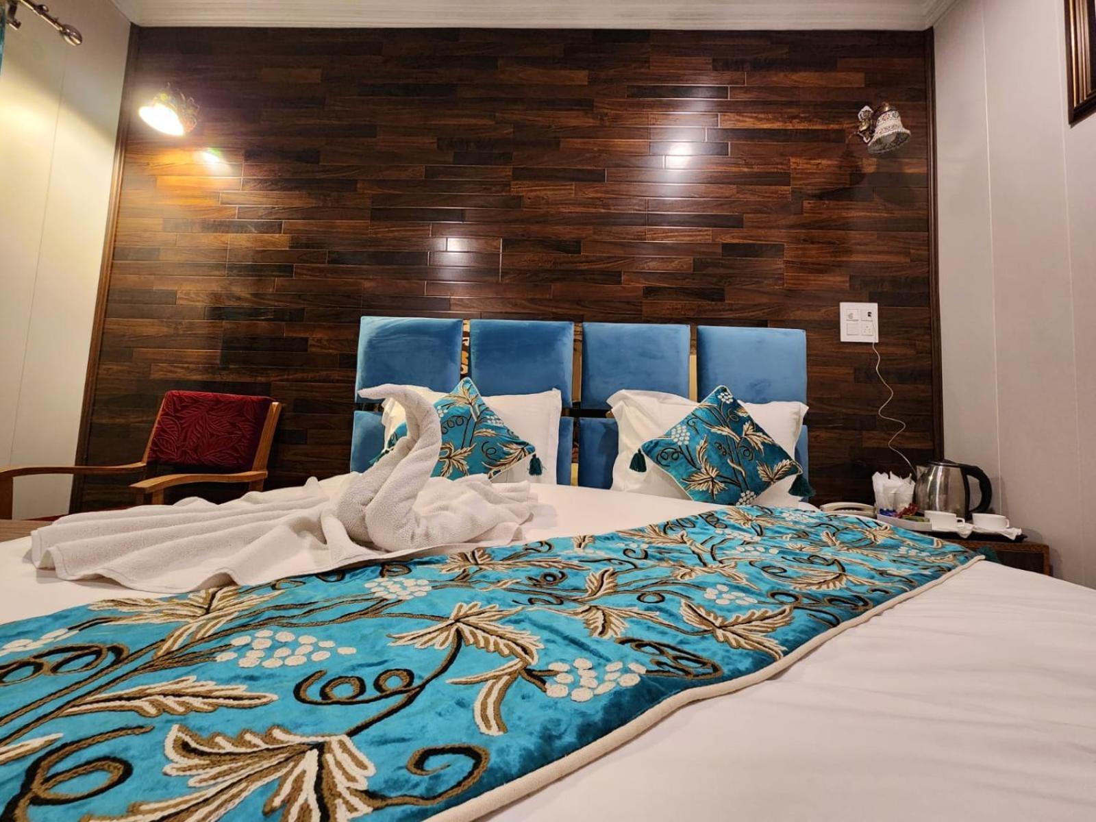 Srinagar Group Of Hotels Exterior photo
